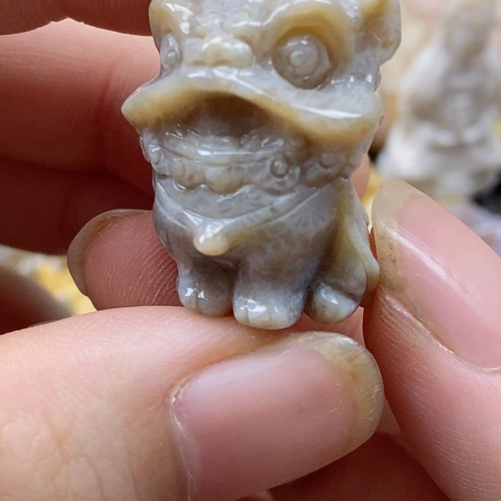 颈饰未镶嵌硅化珊瑚（珊瑚玉）小摆件