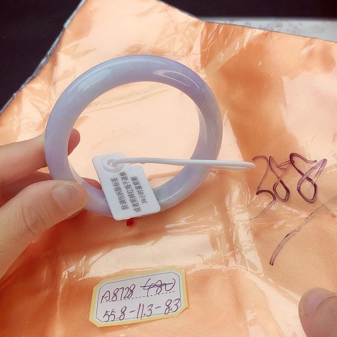 翡翠手镯未镶嵌翡翠