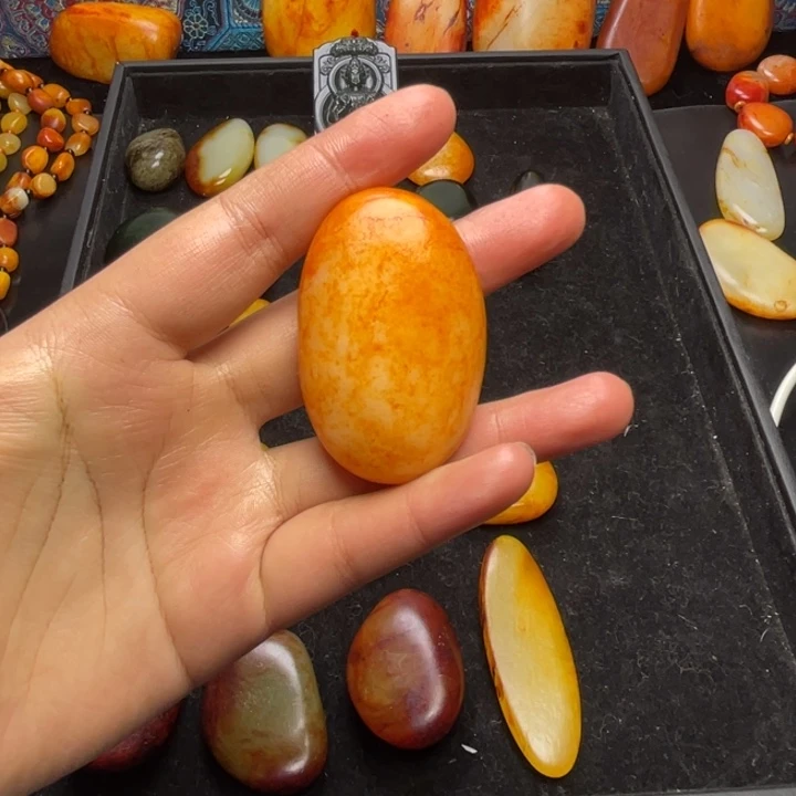 M***朱和田玉未镶嵌颈饰