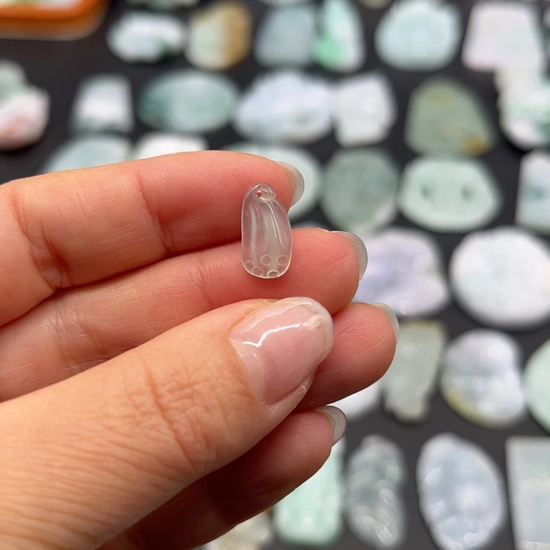 【闪购商品】翡翠颈饰未镶嵌莲蓬