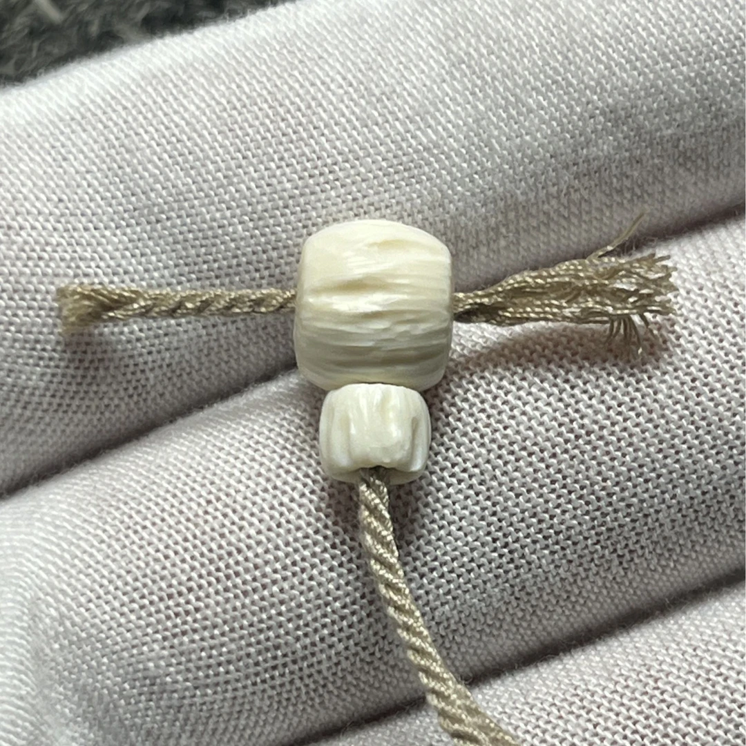 10mm*9mm左右天然猛犸牙手工雕刻直切猛犸三通柏香星月文玩配饰