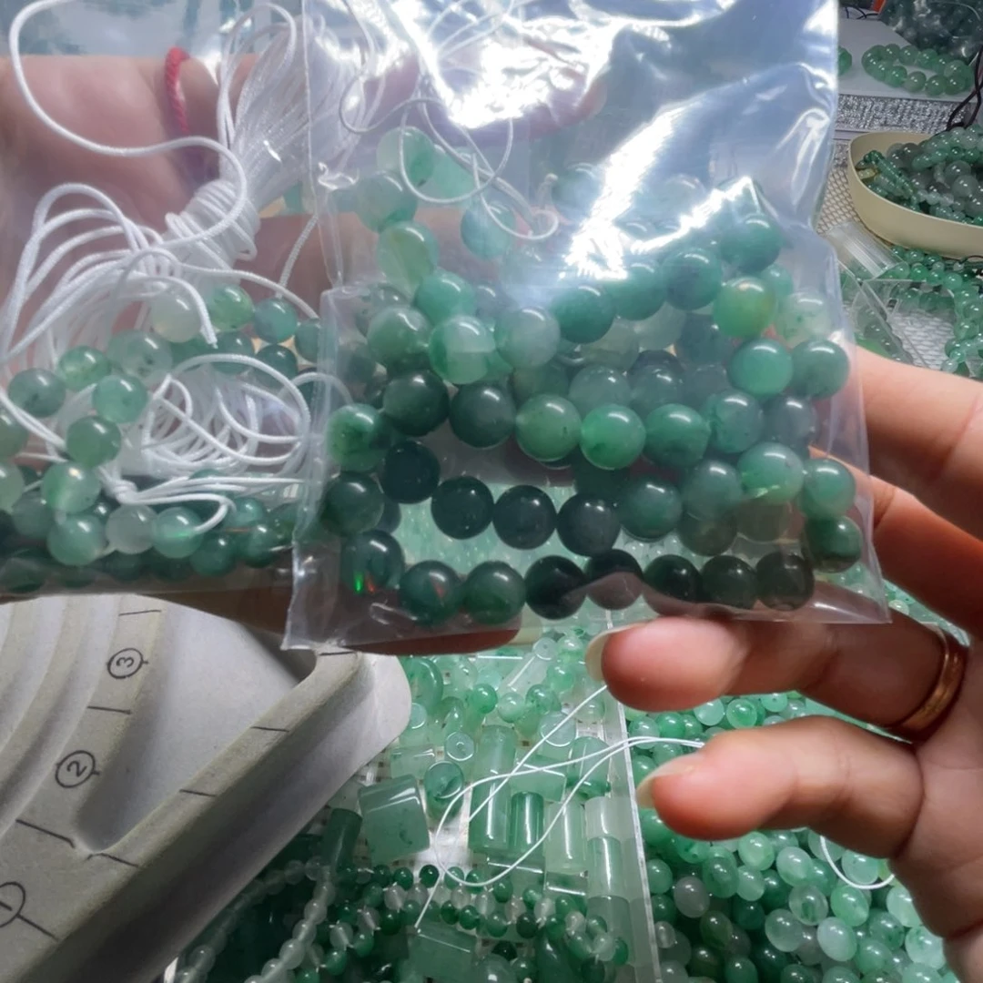 未镶嵌手链石英质玉加****3卡8和卡6