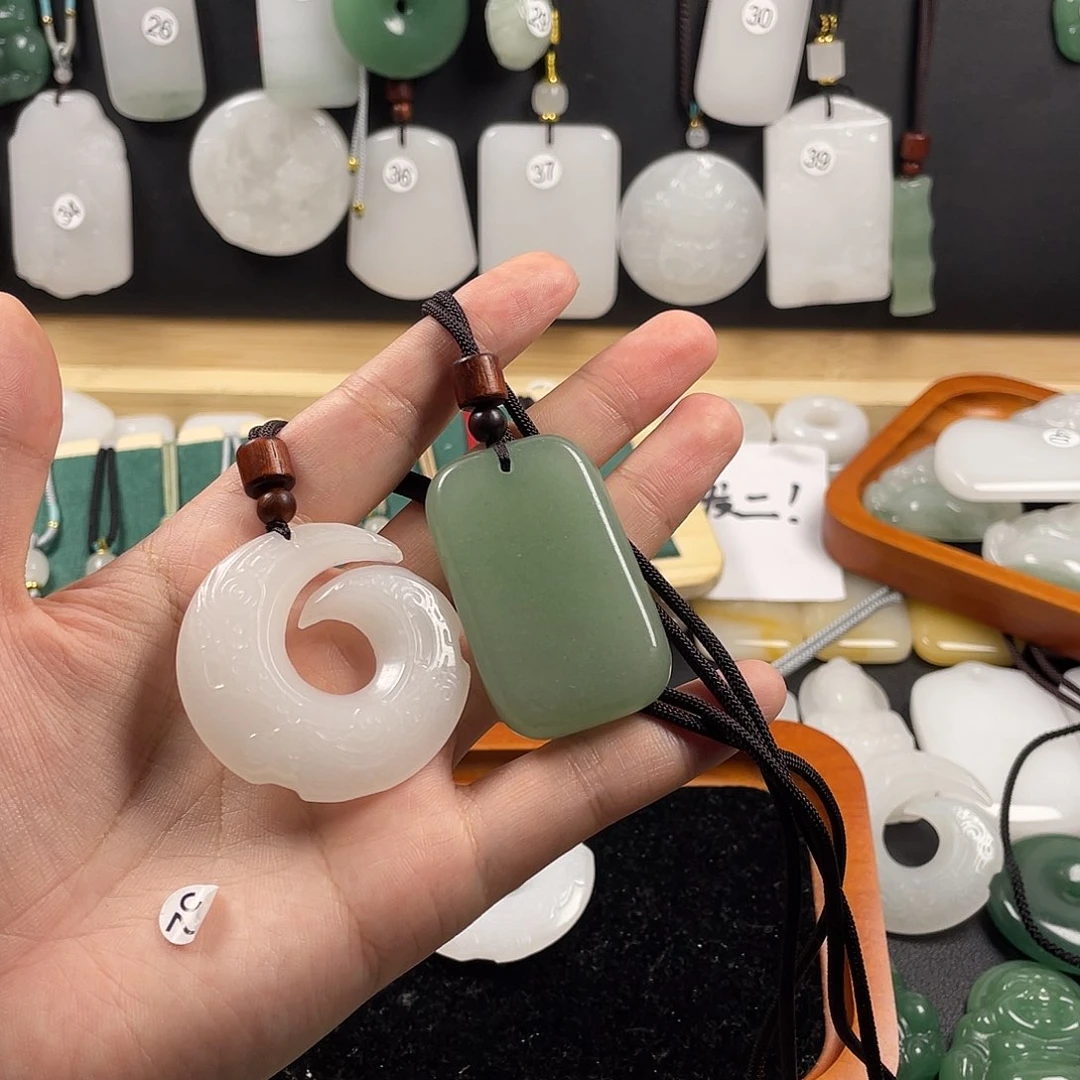 ****觅石英质玉（金丝玉）未镶嵌项链