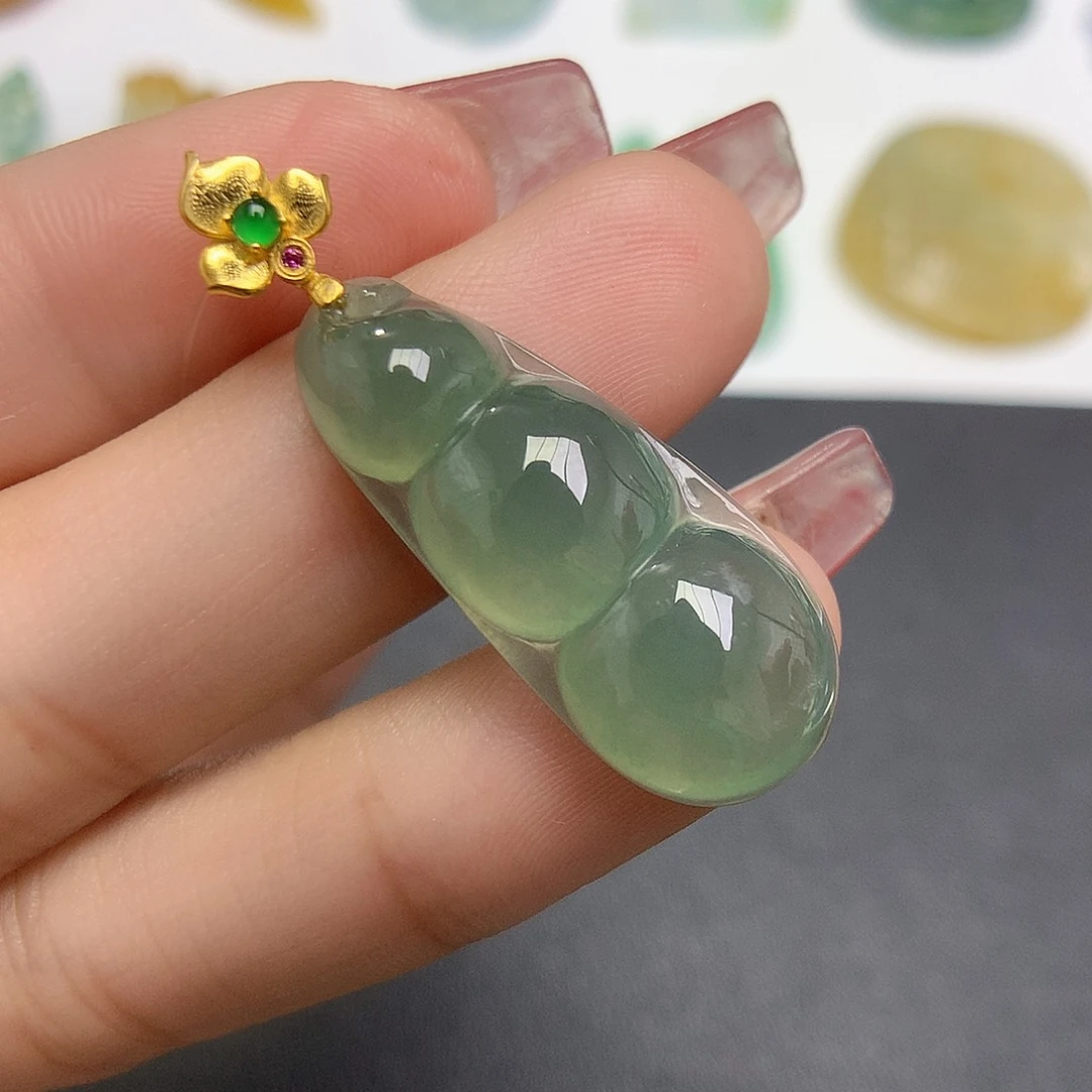 翡翠颈饰18K金镶嵌福豆