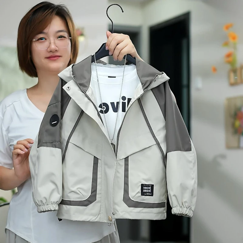 男童冲锋衣外套春秋款2025新款中大童夹克连帽上衣潮儿童帅气