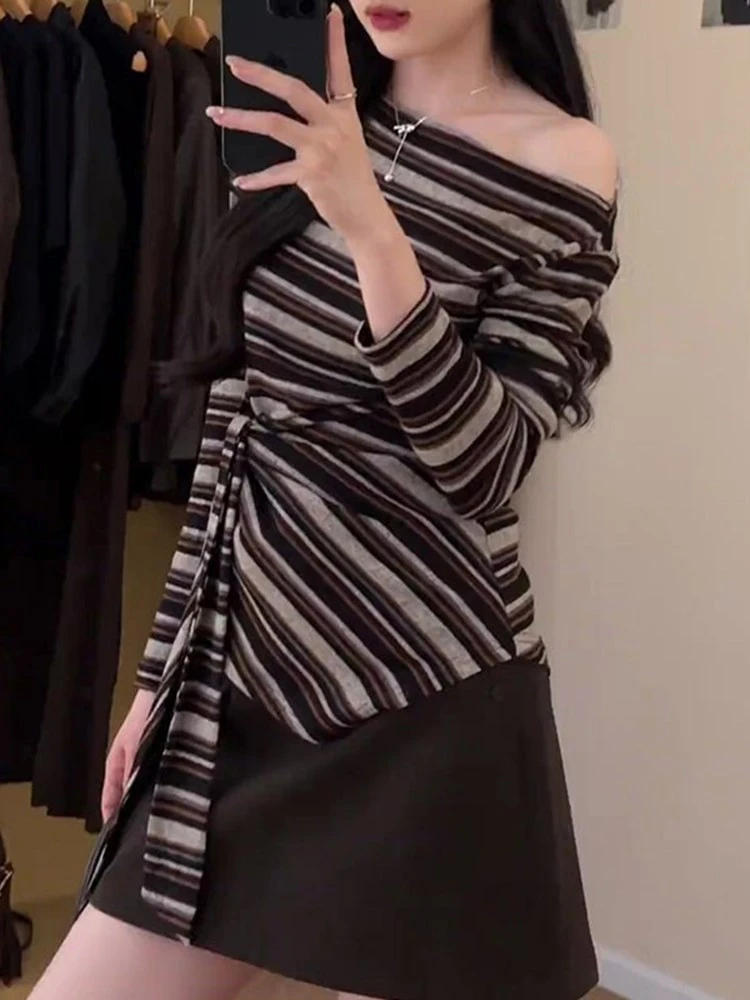 2025年秋季新款女装设计感高级感上衣条纹束腰一字口套头针织衫