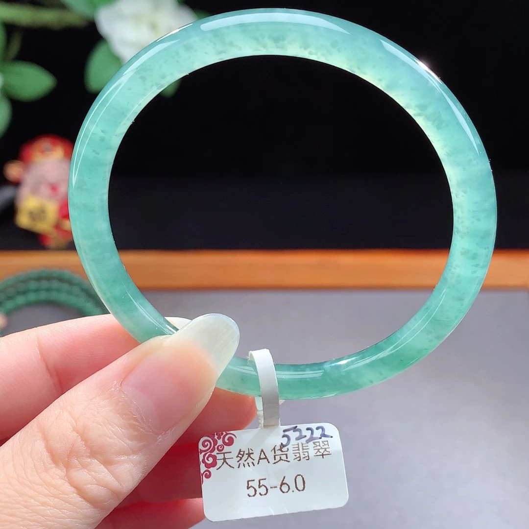 未镶嵌手镯（圆镯）翡翠