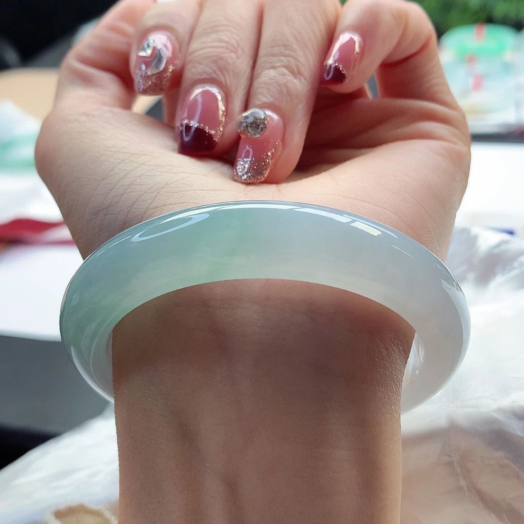 翡翠手镯未镶嵌55-56圈口蓝冰渐变小万战斗机