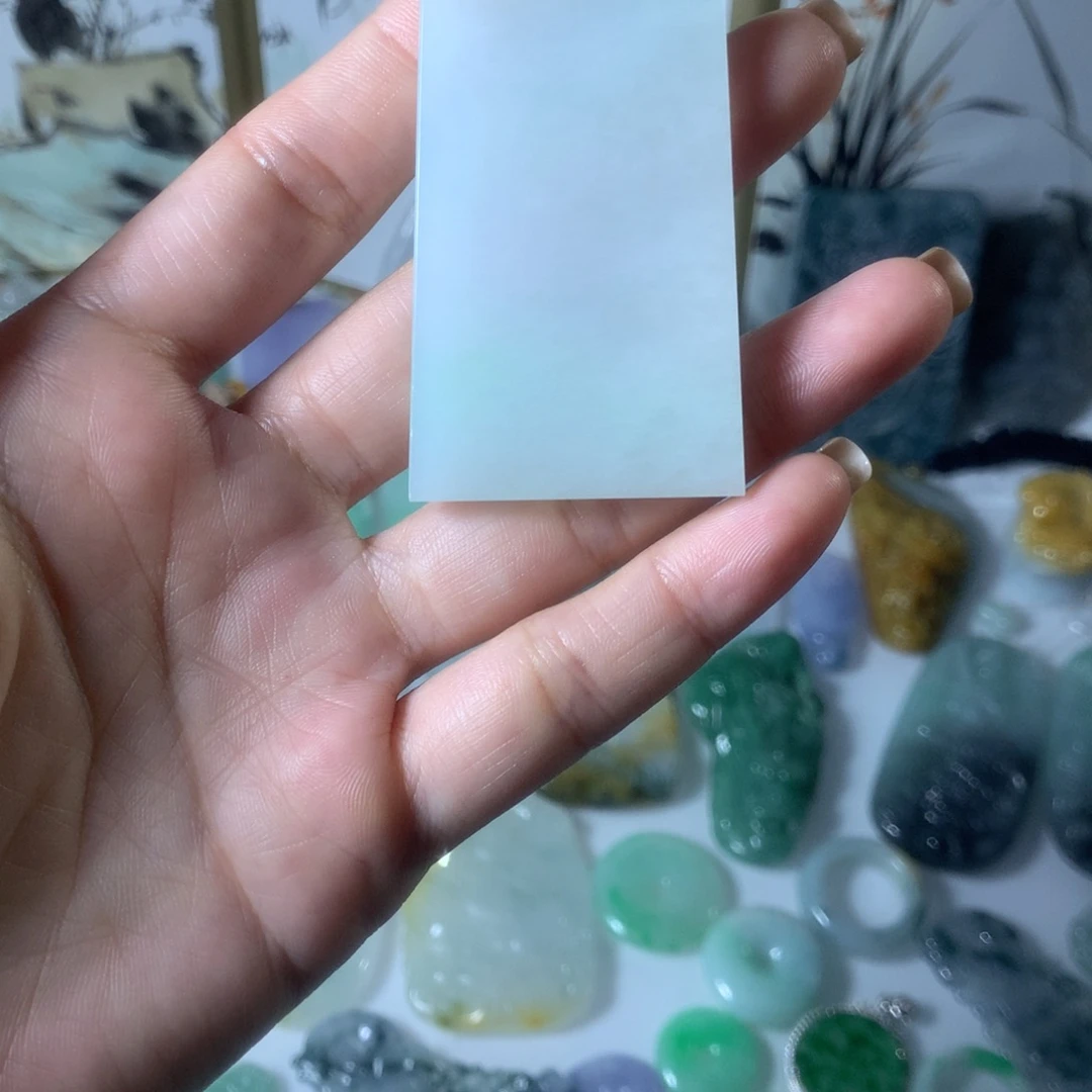翡翠未镶嵌颈饰狮****兵 无事牌