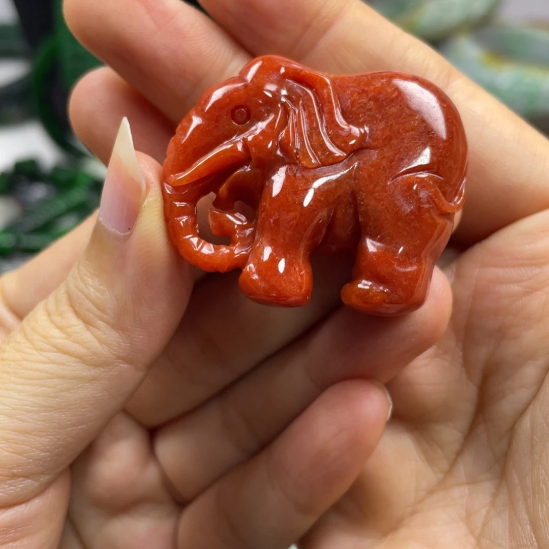 紫***雨翡翠未镶嵌颈饰牌子