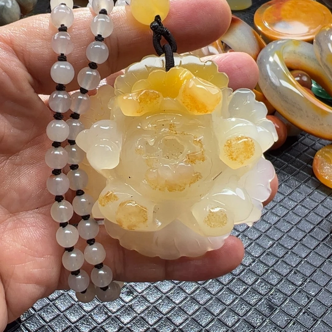 石英质玉未镶嵌颈饰