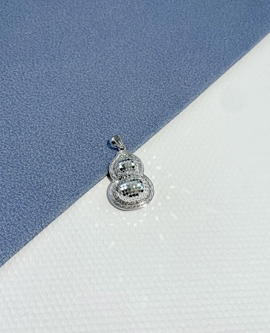 铂金pt950精品吊坠(立体鱼鳞葫芦)