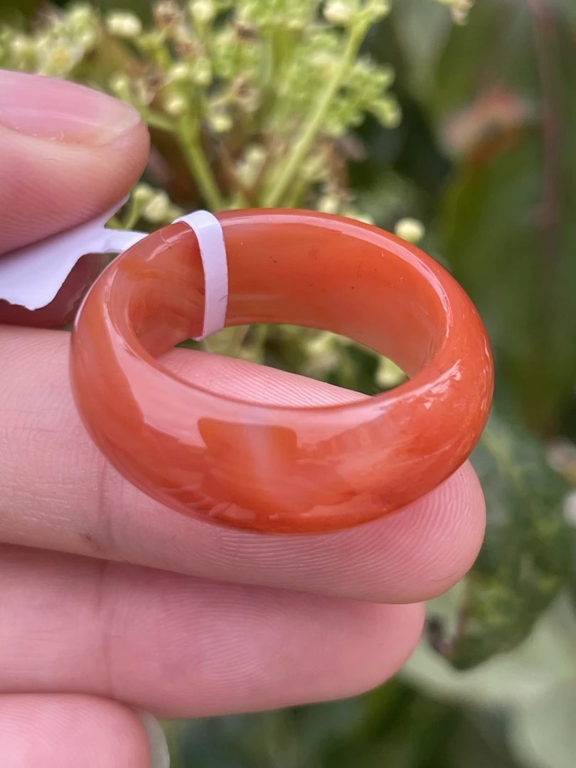 精品南红玛瑙戒圈内径20.3mm，整体尺寸27.9x9.5mm，颜色红润