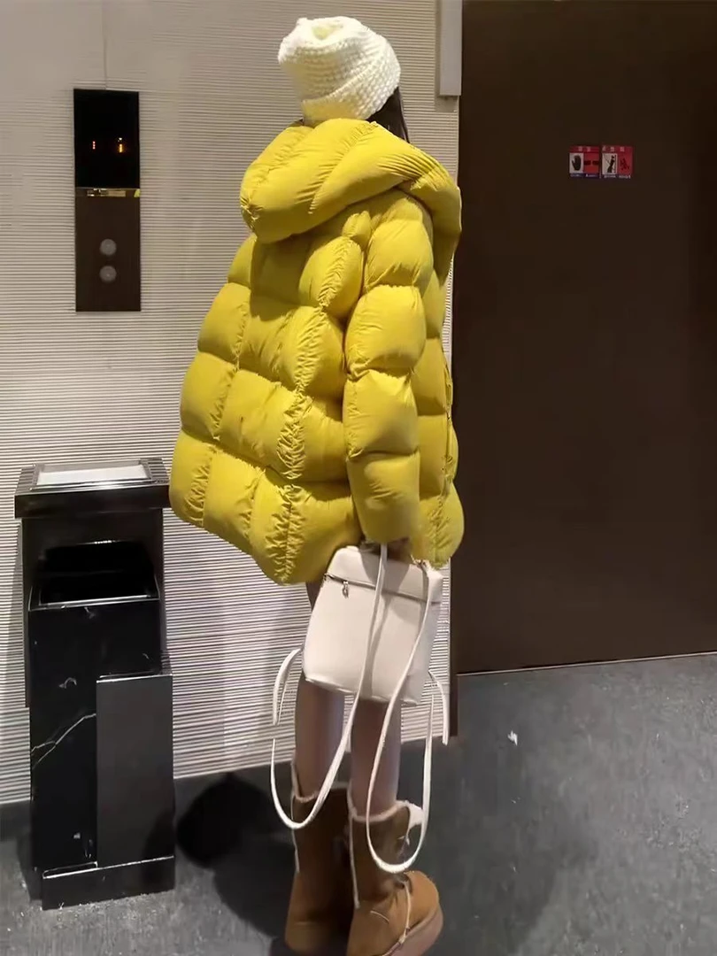 婷2025新秋冬设计师时尚云朵帽磁吸扣加厚保暖中长款羽绒服女5141