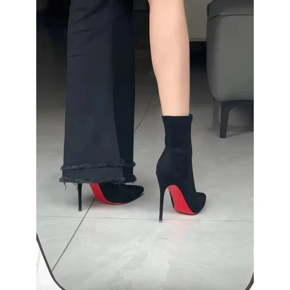 红底细跟短靴女2025秋冬新款尖头黑色百搭绒面高跟瘦瘦靴弹力袜靴