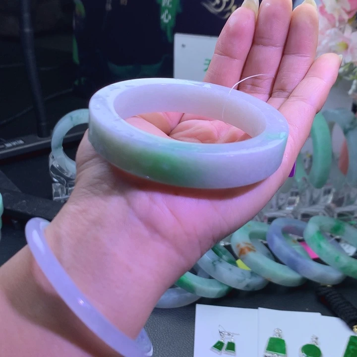 未镶嵌翡翠手镯定制翡翠