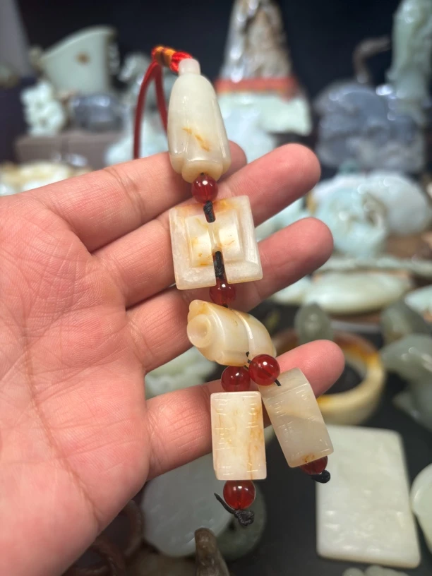 和田玉挂饰一组，，