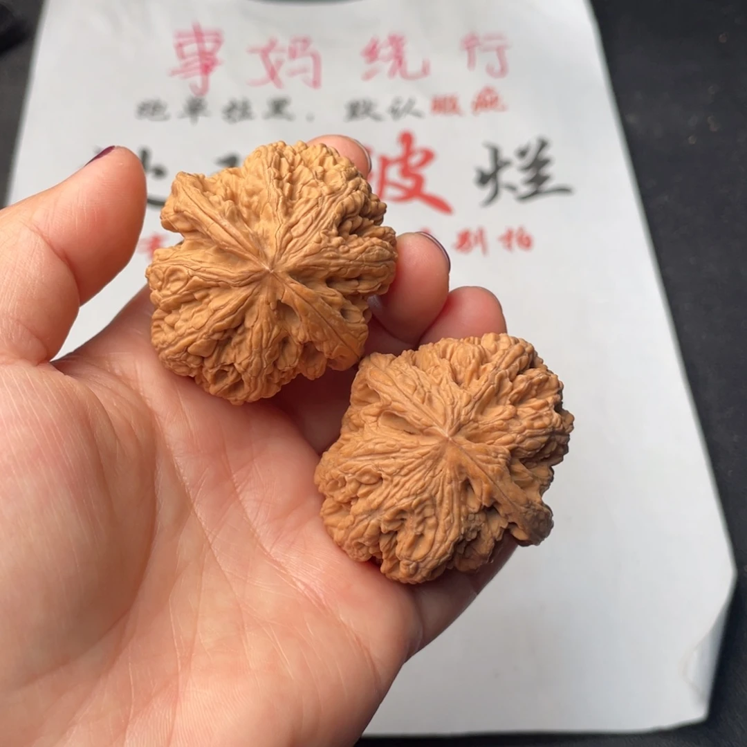 文玩核桃把件563。43粗筋