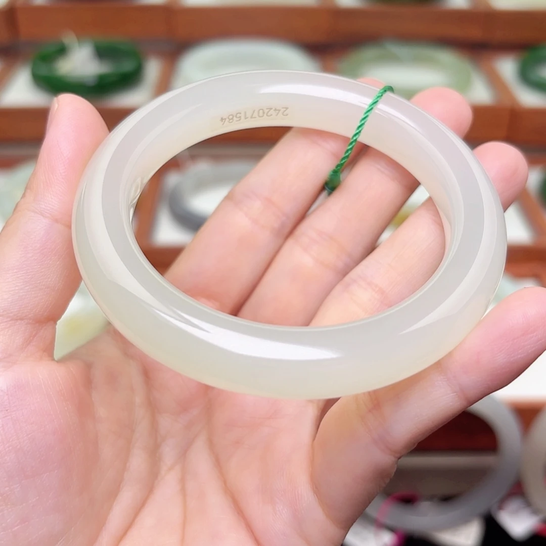 【闪购商品】未镶嵌手镯和田玉