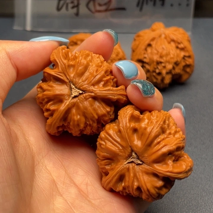 p***m文玩核桃吊坠白狮子