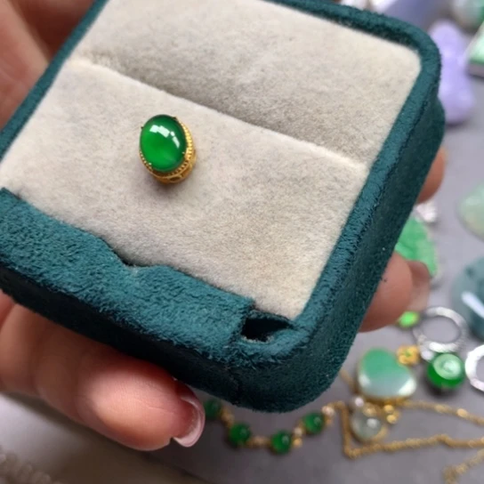 颈饰18K金镶嵌翡翠