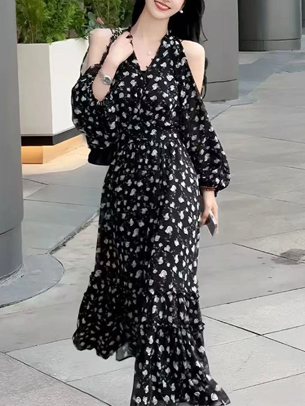 法式气质高级感露肩连衣裙女2025夏季新款优雅设计感收腰显瘦长裙