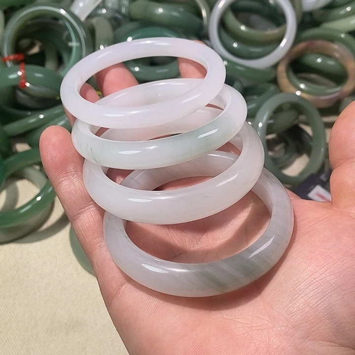 石英质玉未镶嵌手镯