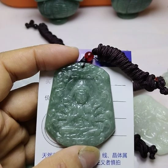 翡翠未镶嵌颈饰挂件