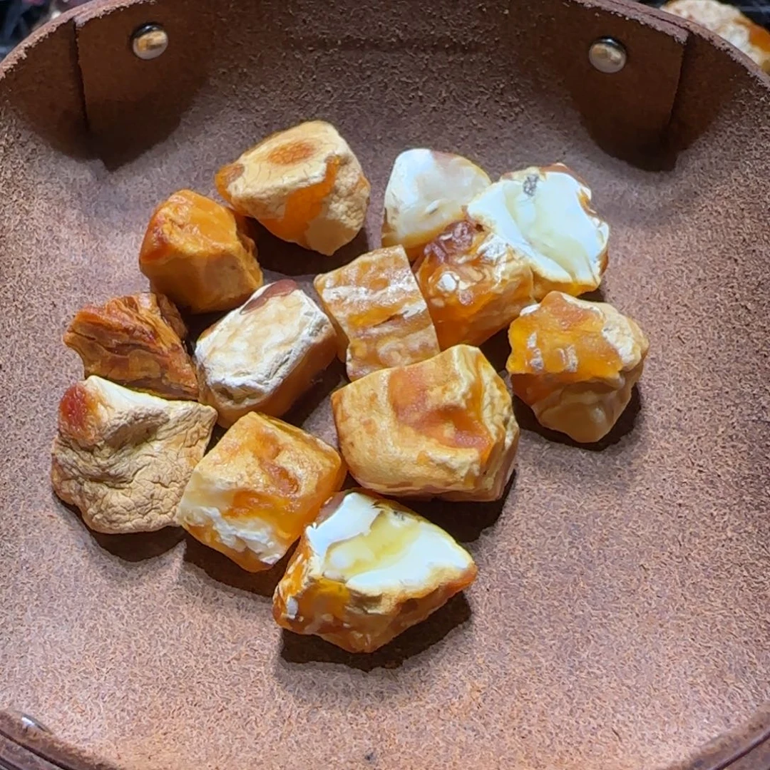 定制琥珀未镶嵌l****o专拍