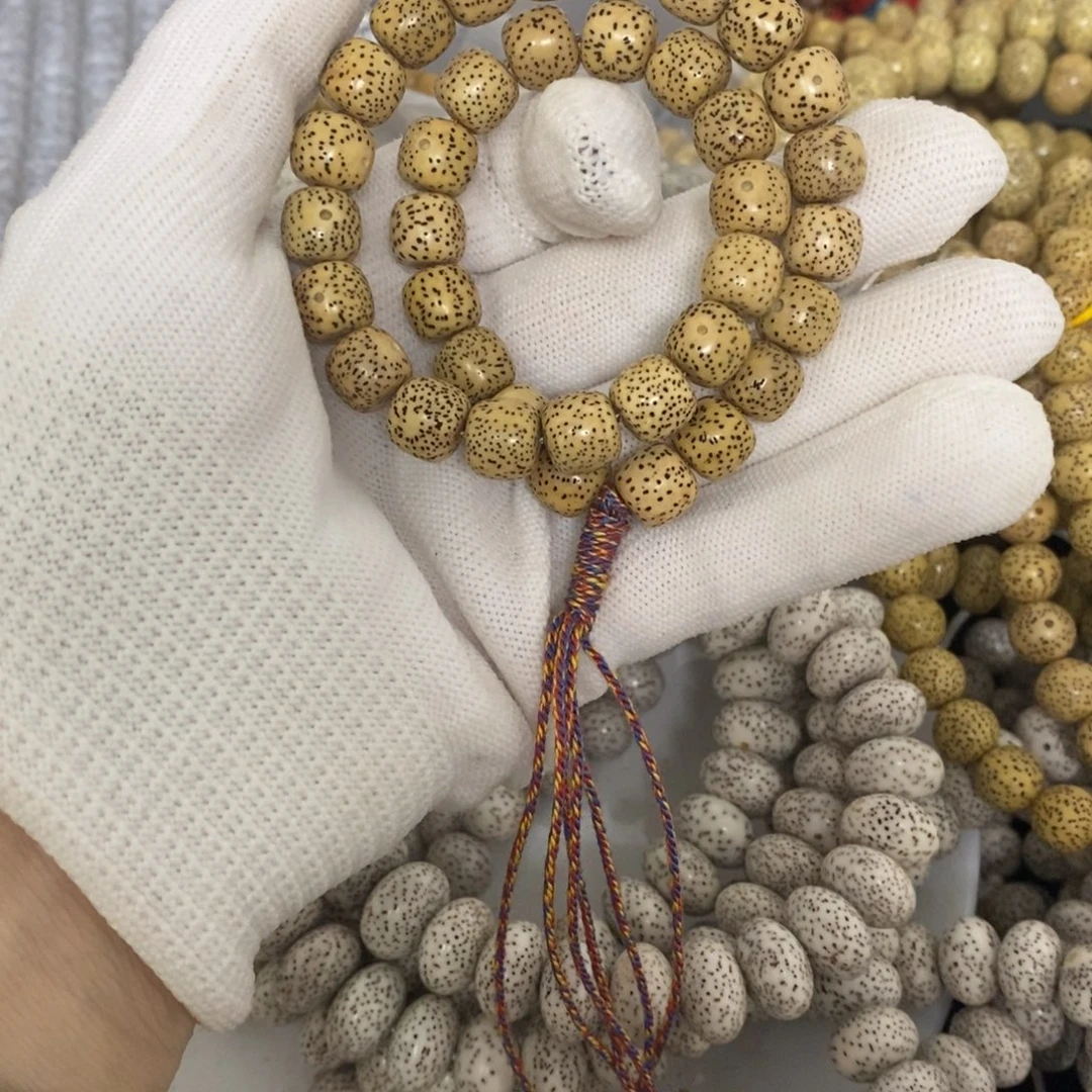 吊坠星月菩提9-10桶鸡油黄手持36颗