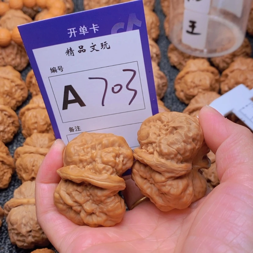 【闪购商品】桃核吊坠L*O你在我心中最美好