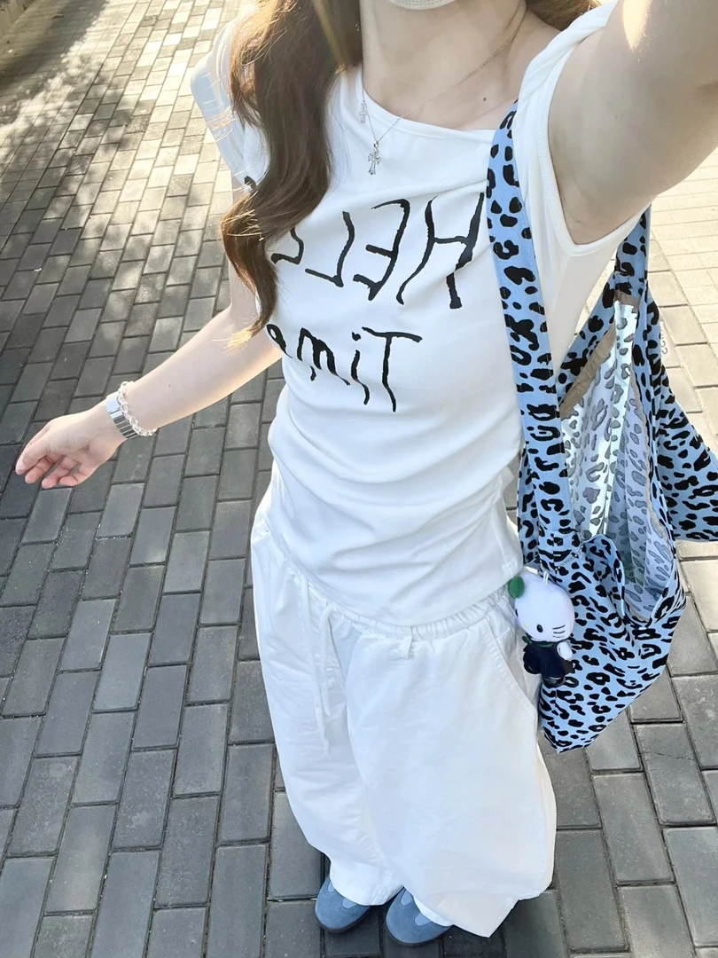 法式白色斜肩扭结短袖t恤女夏季韩系宽松字母印花设计感小众上衣