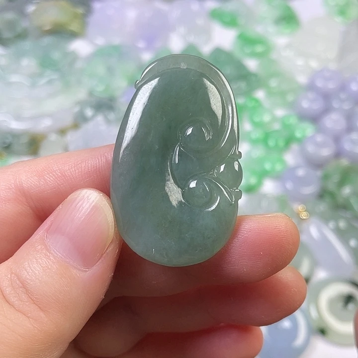 翡翠未镶嵌颈饰如意
