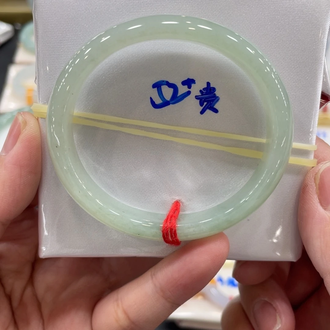翡翠手镯未镶嵌?*?翡翠