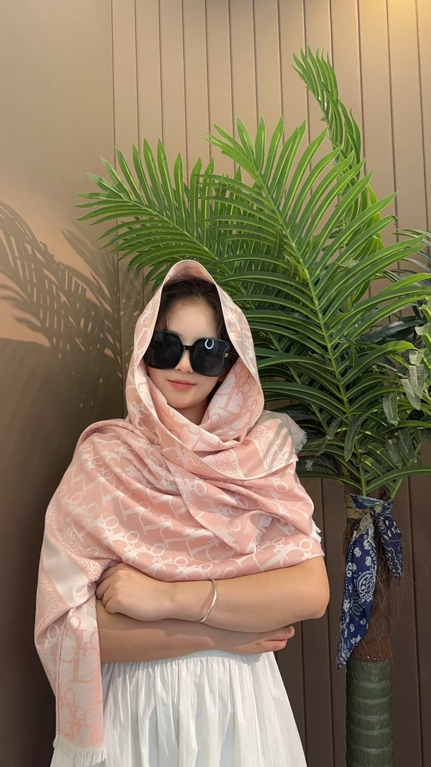 （527编码）2025夏季新款女士时尚百搭斗篷保暖气质轻奢披肩