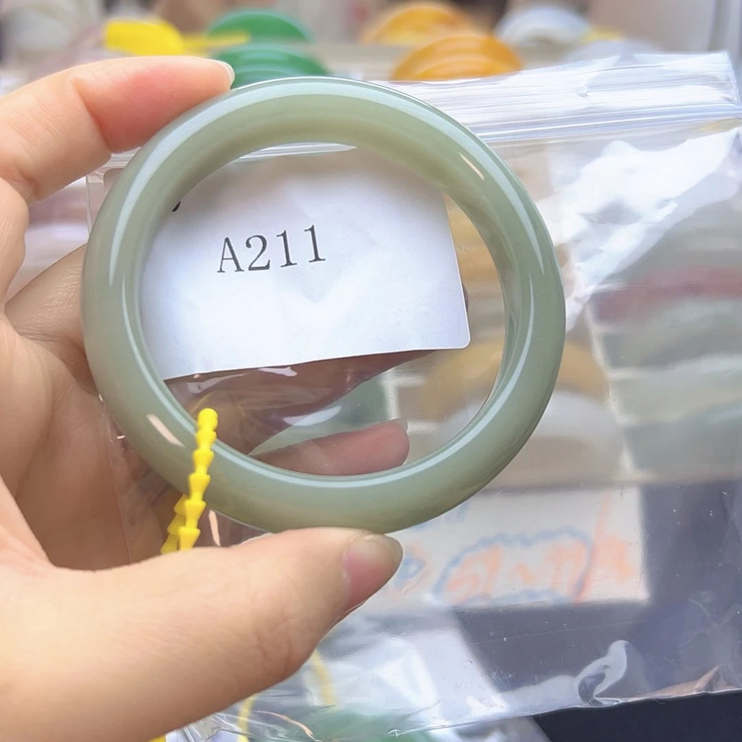 石英质玉未镶嵌手镯