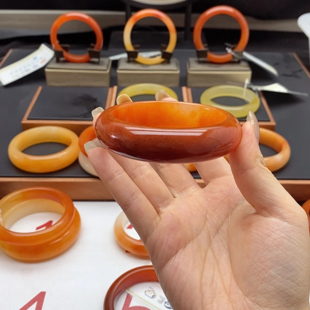 石英质玉（黄龙玉）手镯未镶嵌海**朵