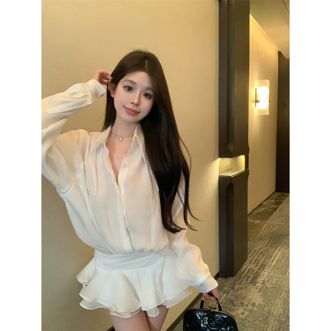 轻奢超火的浪漫V领修身显瘦荷叶边慵懒衬衫连衣裙女