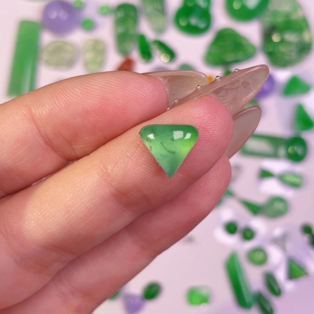 翡翠未镶嵌颈饰裸石