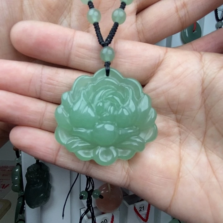 石英质玉未镶嵌颈饰