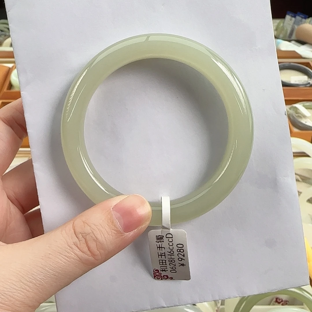 和田玉未镶嵌手镯57小毕业