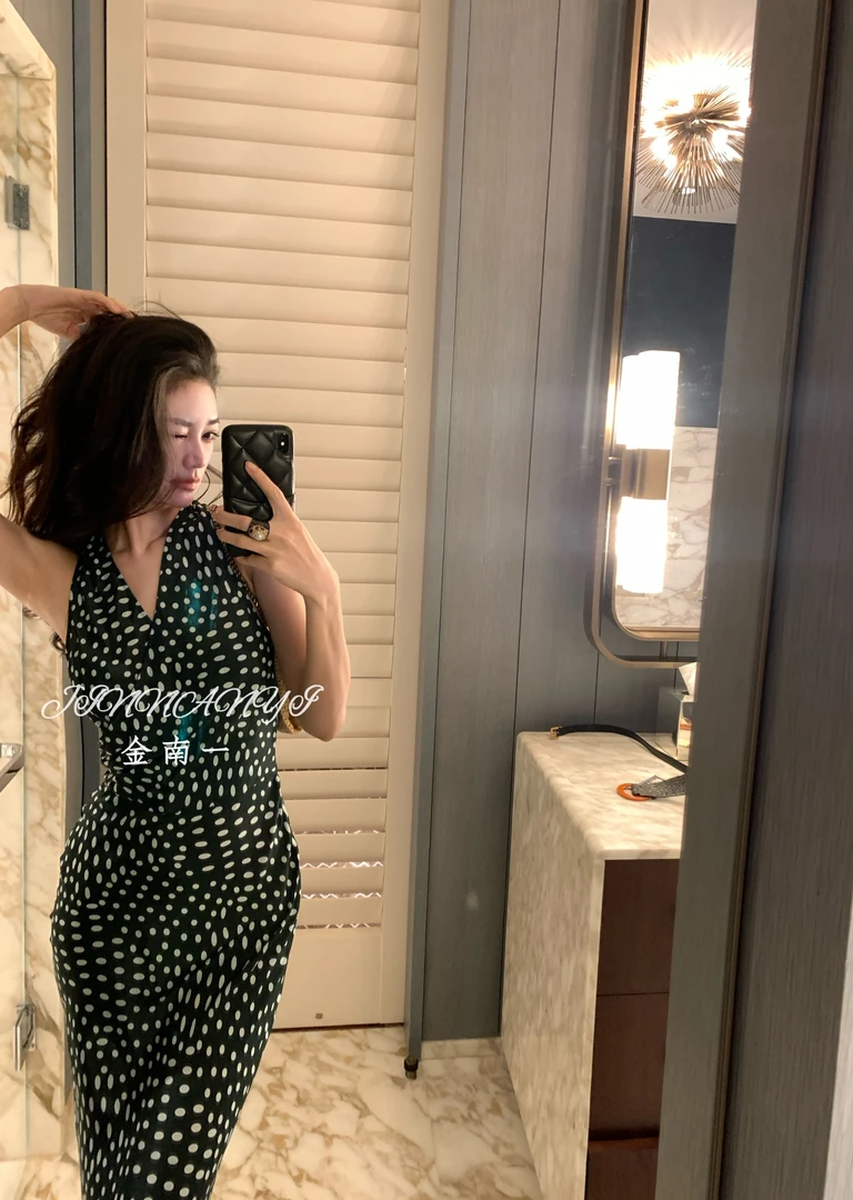 金南一 高个子绿色波点无袖连衣裙