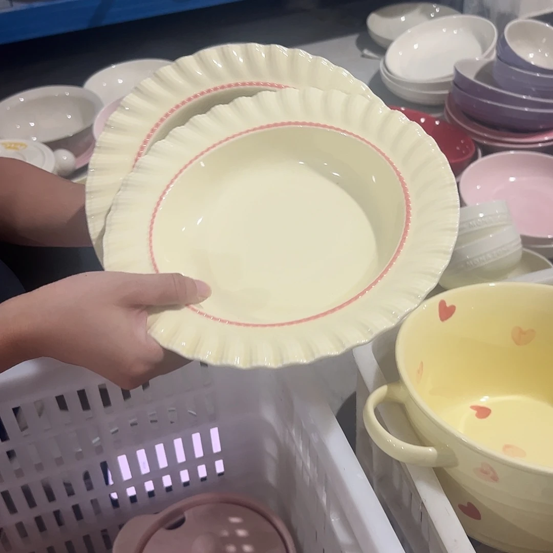 瓷片红边草帽盘两个正品