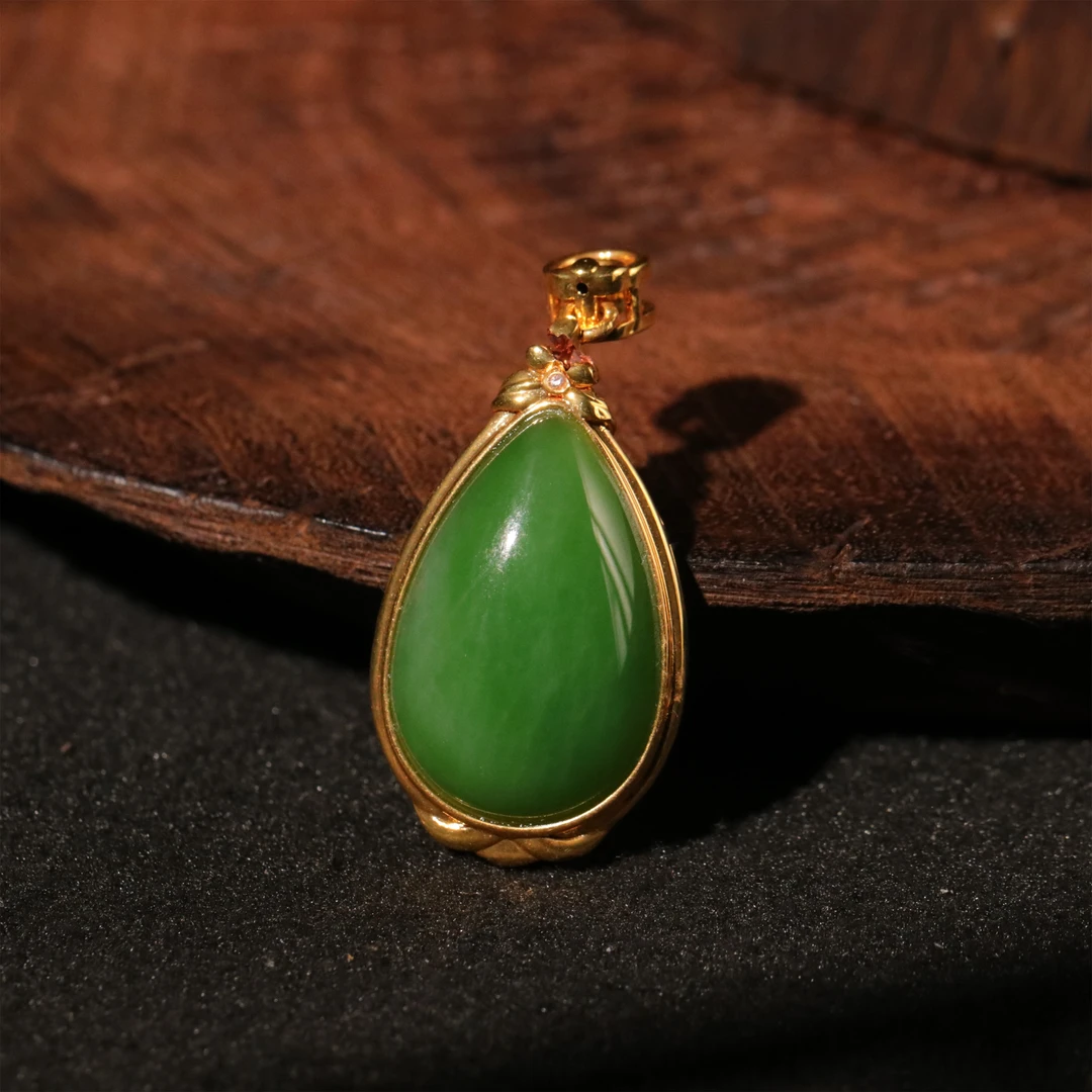 【泓贝珠宝-L673】18k金镶嵌和田玉碧玉老料水滴吊坠