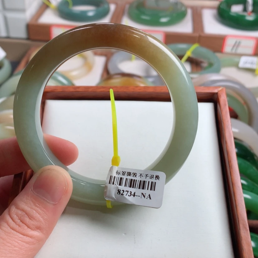 【闪购商品】和田玉手镯未镶嵌57