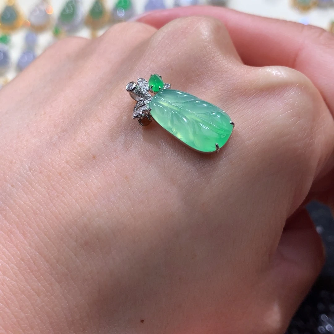 翡翠18K金镶嵌颈饰翡翠