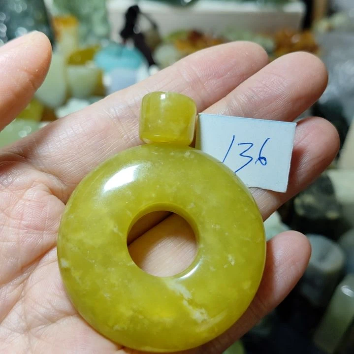 岫玉未镶嵌平安扣