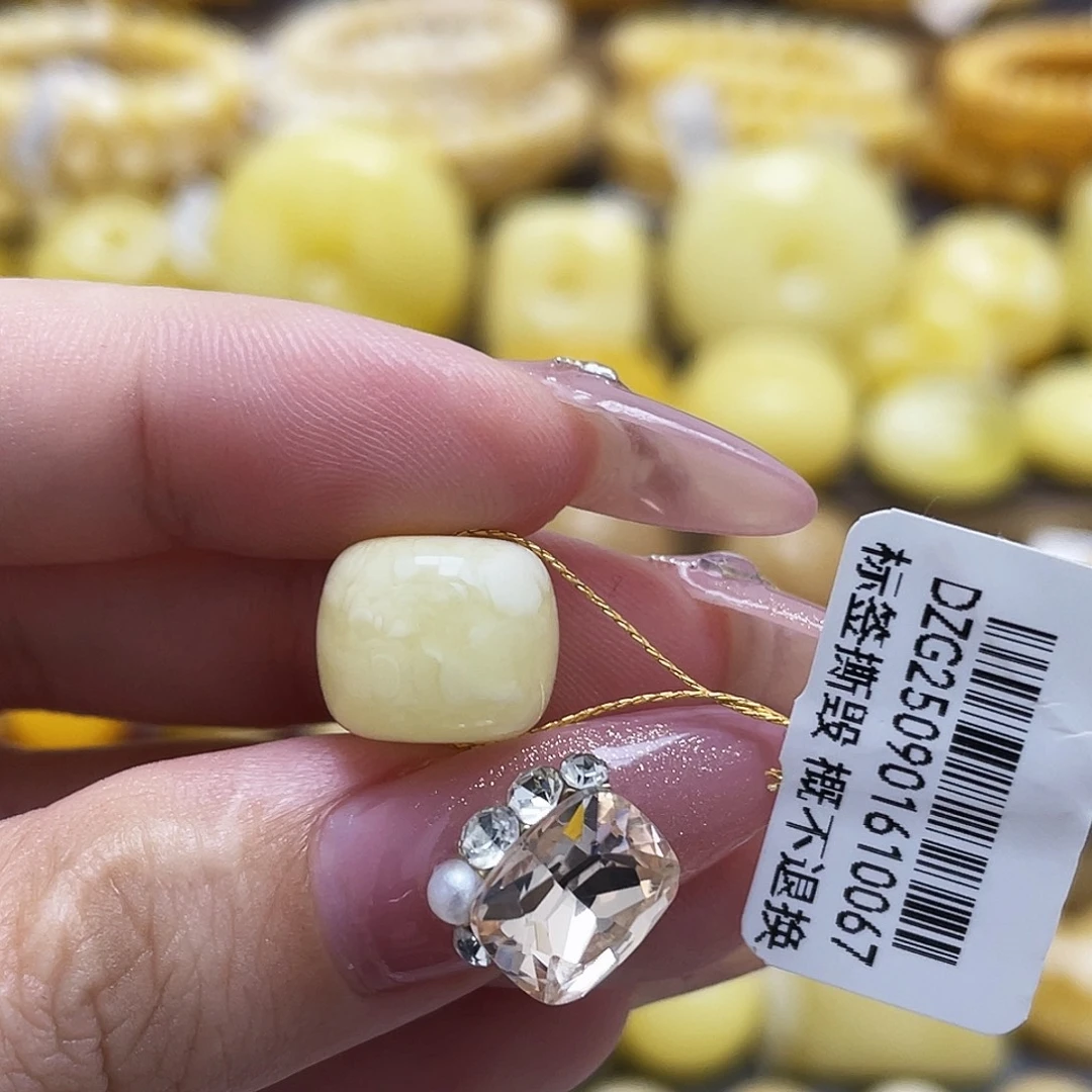 琥珀未镶嵌裸石12.3*10.6mm浓蜡妖花老型皮色
