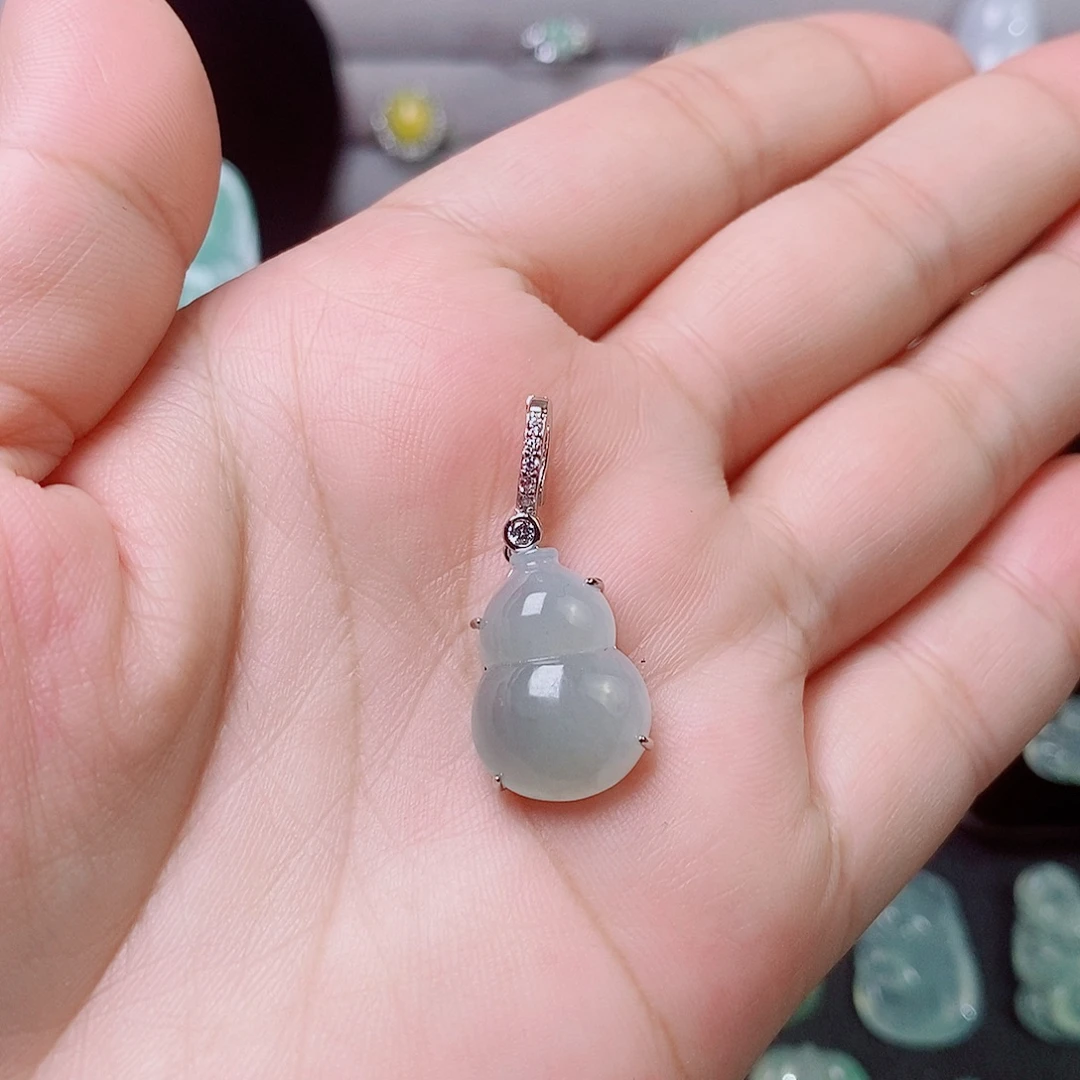 翡翠银S925镶嵌颈饰葫芦