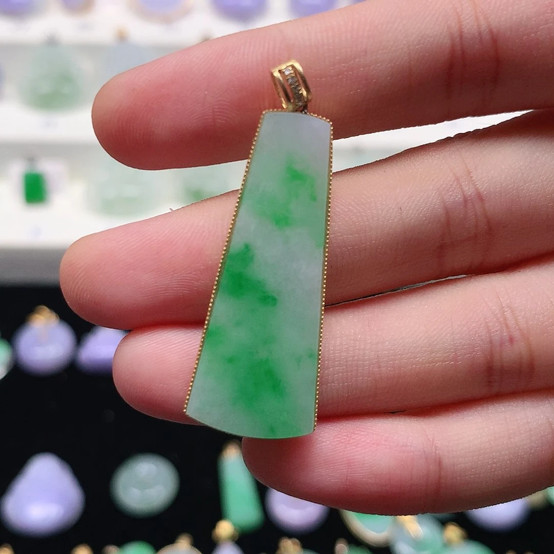 颈饰18K金镶嵌翡翠翡翠吊坠